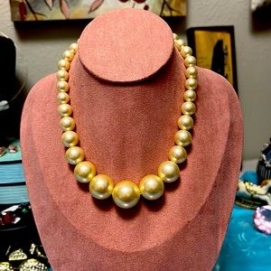 VTG Faux graduated 14” pearl necklace with 3” extender
